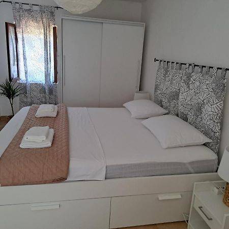 Family Apartment In Center Of Murter Kültér fotó