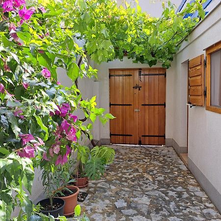 Family Apartment In Center Of Murter Kültér fotó