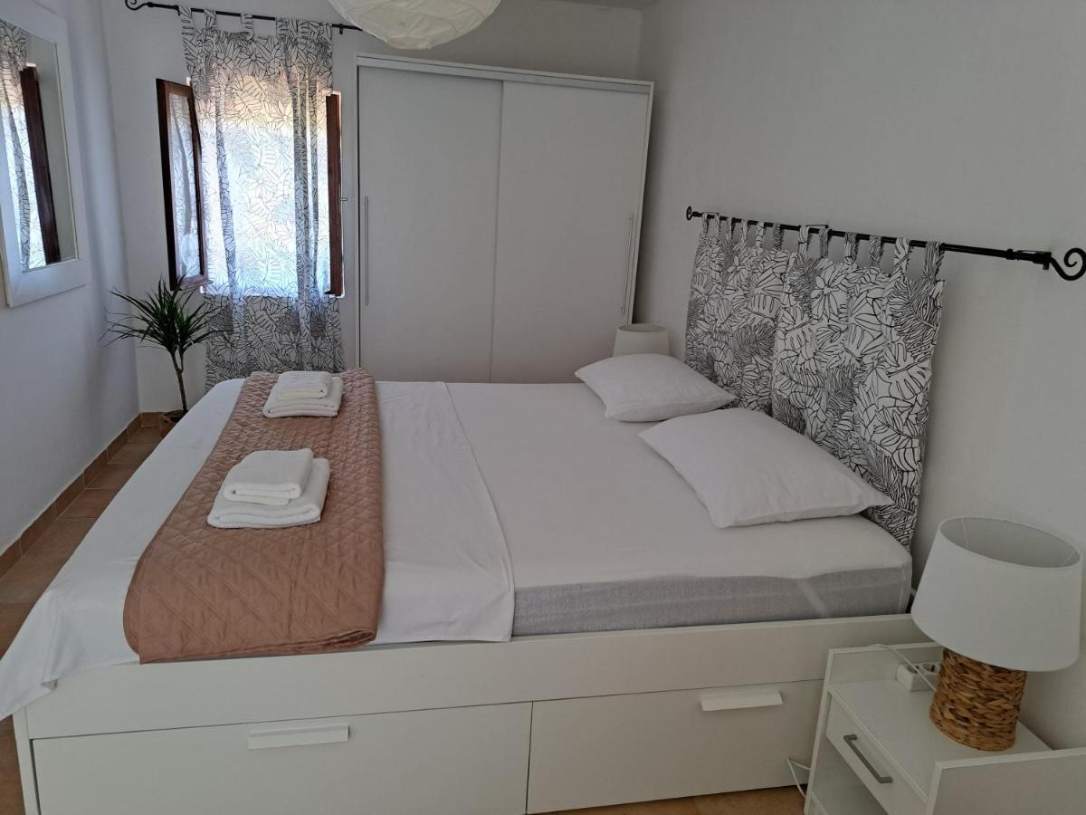 Family Apartment In Center Of Murter Kültér fotó
